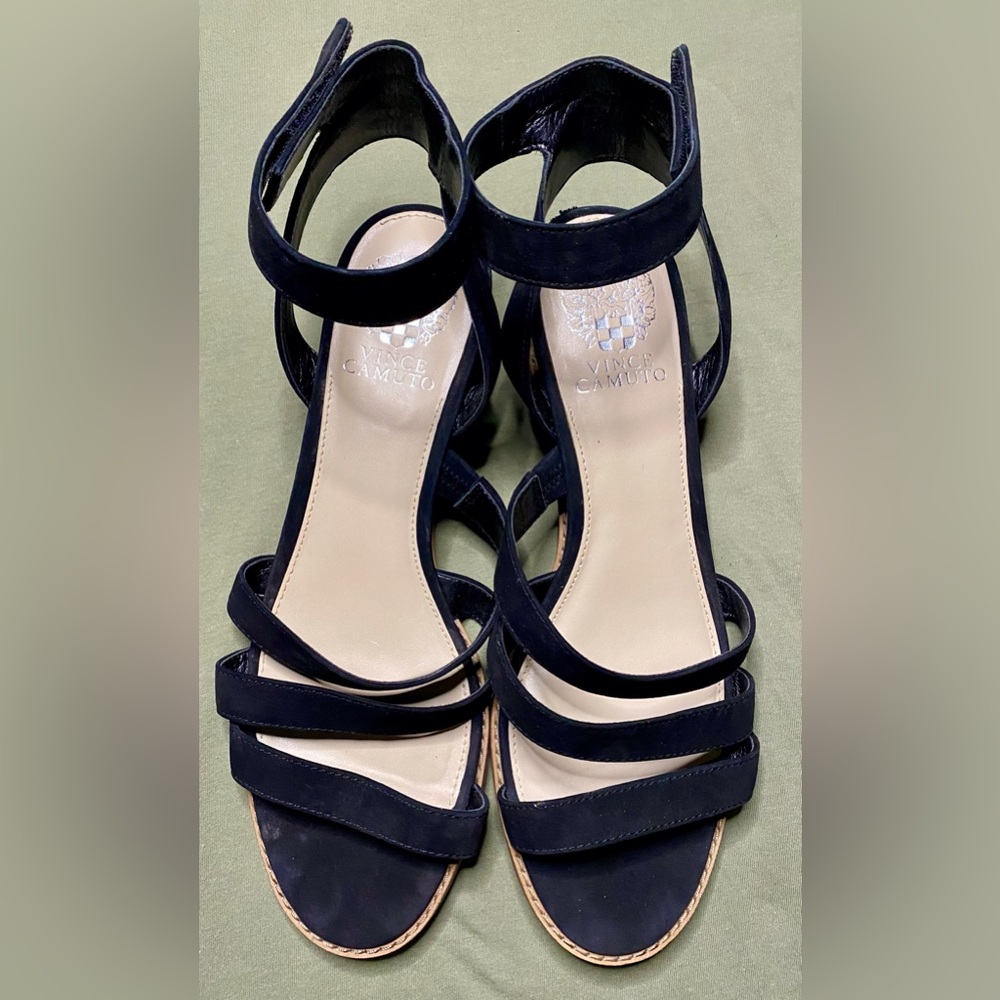 VINCE CAMUTO STRAPPY BLACK LEATHER SANDALS